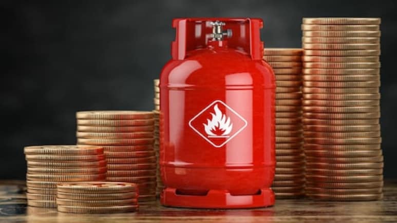 Gas Saving Tips: महीने भर ज्यादा चलेगा गैस सिलेंडर, बस खाना बनाते हुए कर लें ये काम, खूब होगी बचत