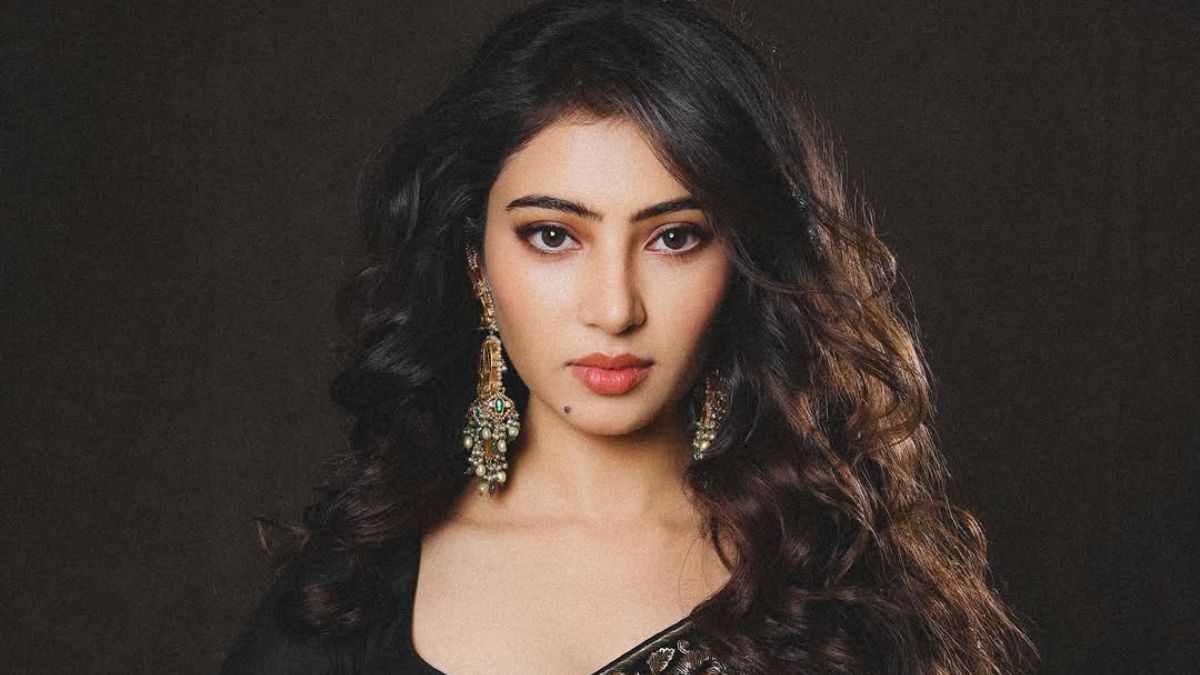 Watch: <i>Dhurandhar</i> Star Sara Arjun Reacts To Her Childhood Interviews, "Used To Talk So Much"