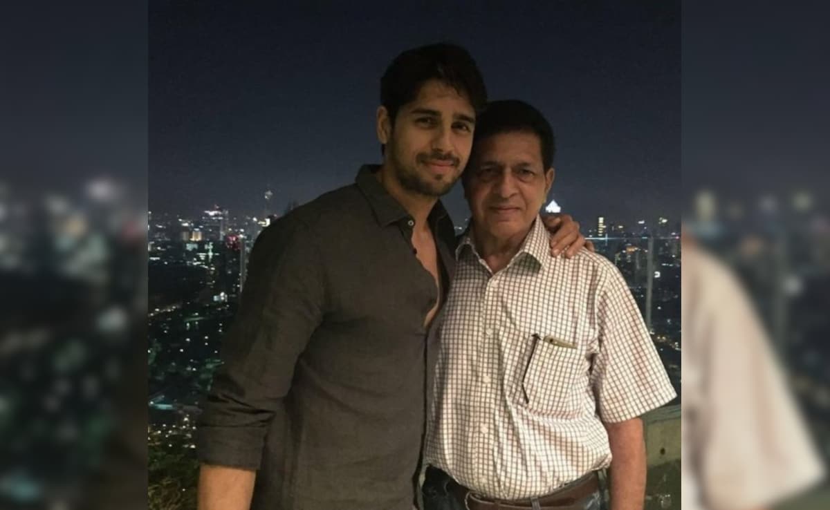 सिद्धार्थ मल्होत्रा के पिता का निधन, पत्नी कियारा आडवाणी संग दिल्ली पहुंचे एक्टर