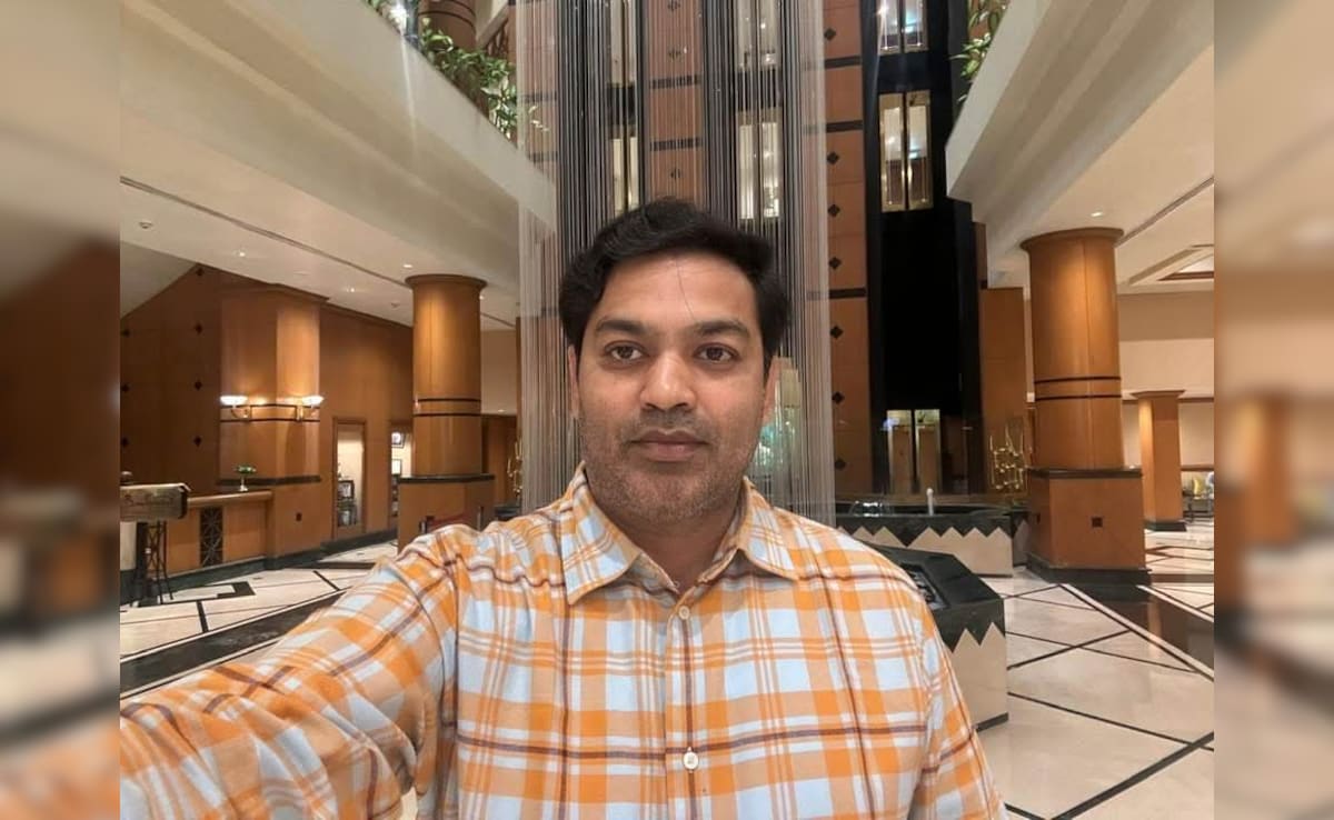 Dr Vikas Kumar Gupta accompanied the patient on the air ambulance