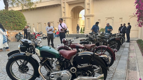 उदयपुर में ऐतिहासिक गाड़ियों की प्रदर्शनी, 100 साल पुरानी मोटरसाइकिलें बनीं आकर्षण का केंद्र