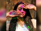 अब Holi के जिद्दी रंग मिनटों में हटेंगे, बस खरीद लें 500 रुपये से कम में ये बेहतरीन Clarifying Shampoo