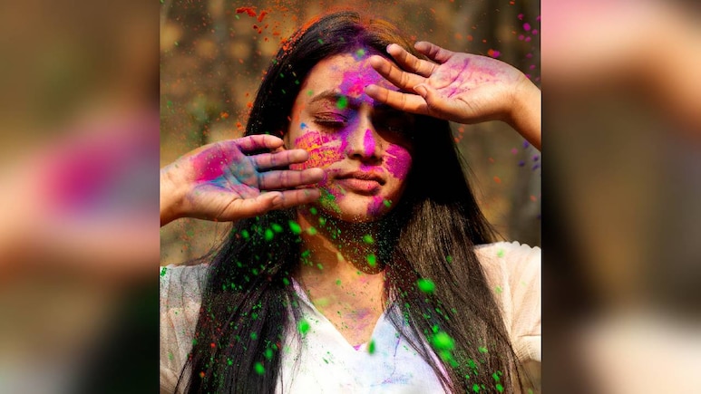 अब Holi के जिद्दी रंग मिनटों में हटेंगे, बस खरीद लें 500 रुपये से कम में ये बेहतरीन Clarifying Shampoo