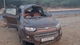 Rajasthan: सिरोही में दर्दनाक सड़क हादसा, बीच रास्ते पर रखे ब्लॉक से टकराकर पलटी कार, मची -चीख पुकार