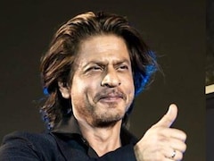 VIDEO: मुश्किल वक्त में दोस्त सलमान का सहारा बने शाहरुख खान, सलीम खान को देखने पहुंचे अस्पताल