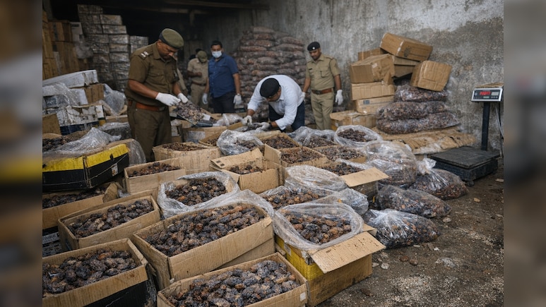 होली‑रमजान पर जहर बेचने की तैयारी! 50 लाख का सड़ा खजूर बरामद, 9 सैंपल लैब भेजे गए