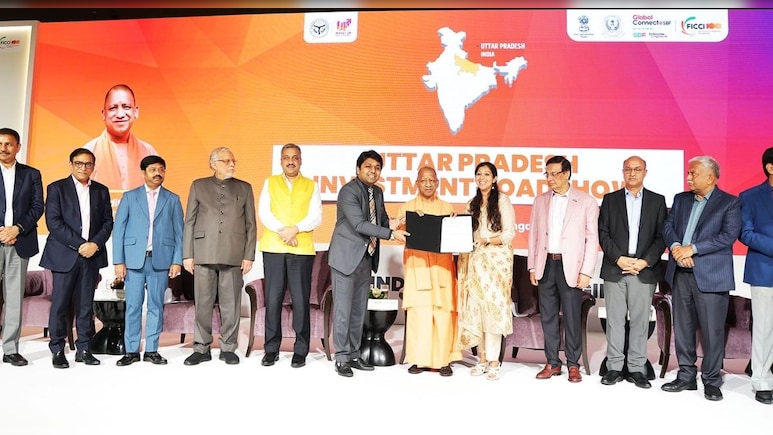 इन्वेस्ट यूपी मेगा रोड शो : जेवर एयरपोर्ट के पास बसेगी 'सिंगापुर सिटी'; CM योगी ने निवेशकों को दिया बड़ा ऑफर