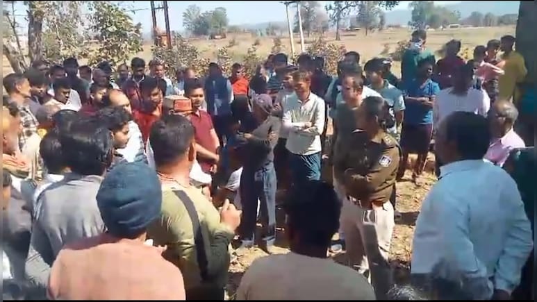 मंदिर से लौट रहे पुजारी की निर्मम हत्या, आरोपी ने धारदार हथियार से सीने पर किए 8 वार