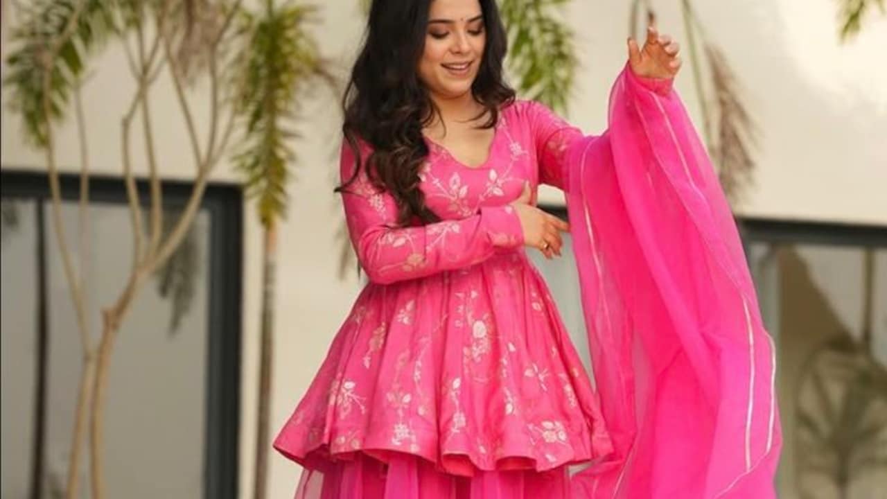 How To Style A Sharara Set: 10 Tips To Make The Volume Look Elegant