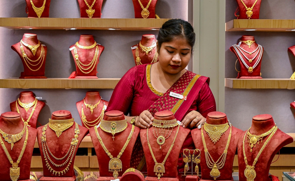 सोने और चांदी की कीमतें बढ़ रही हैं या घट रही हैं, जानें देश के बड़े शहरों में किस भाव पर बिक रहा है