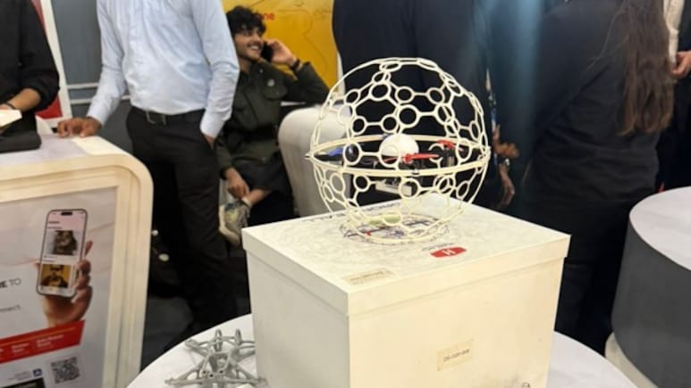 चायनीज रोबोट डॉग के बाद अब गलगोटिया के ड्रोन सॉकर पर विवाद, यूथ कांग्रेस ने बताया कोरियन