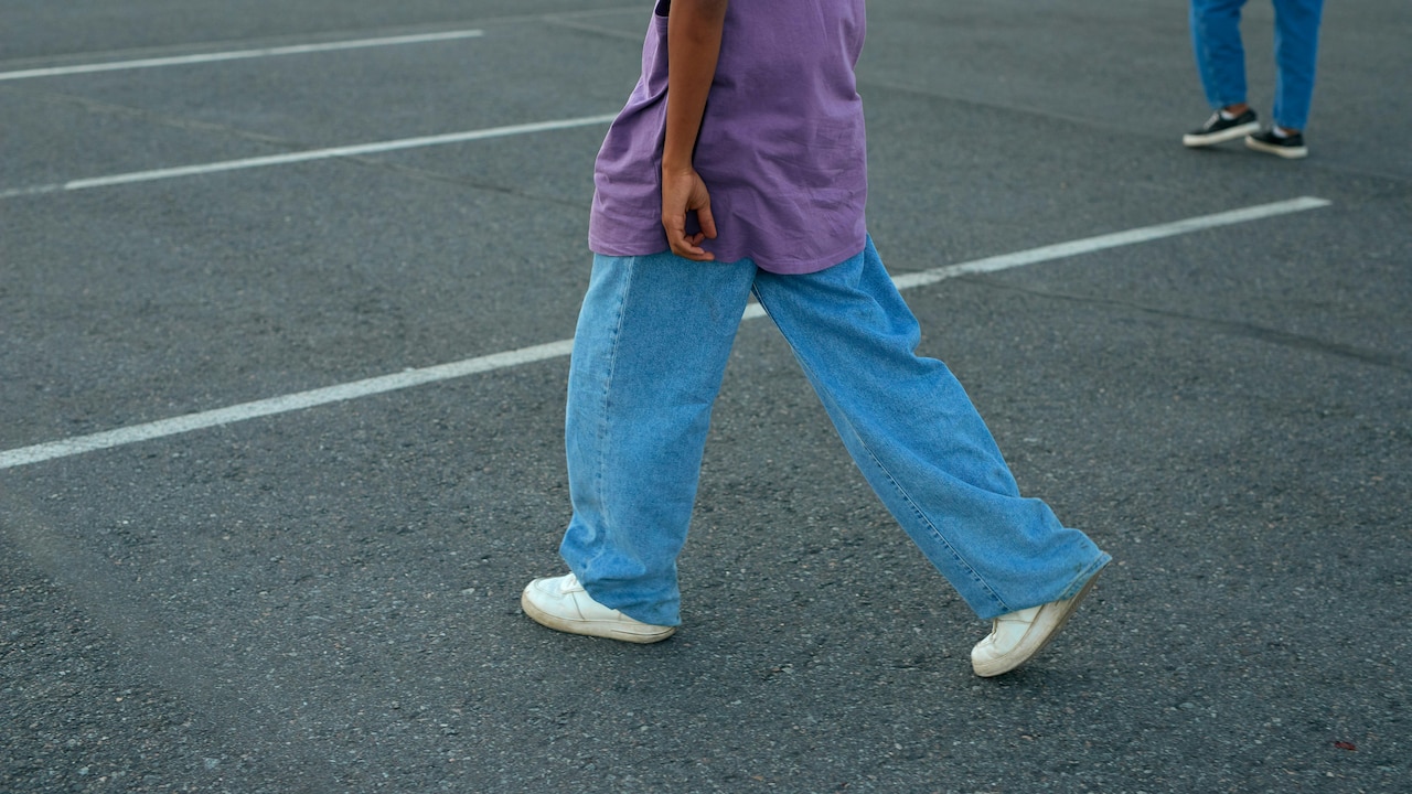 Wide-Leg Jeans For Short Women: The Hemline Trick That Instantly Works Wide-Leg Jeans For Short Women: The Hemline Trick That Instantly Works