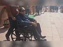 Shashi Tharoor Fractures Leg After Parliament Fall, Says "<i>Lagne Do Nazar</i>"
