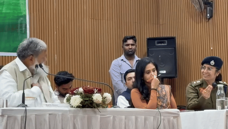 &lsquo;पावर नहीं हैं तो मीटिंग से चले जाएं&rsquo;, SP उपासना पर भड़के अनिल विज, डीसी अपराजिता को करना पड़ा हस्तक्षेप