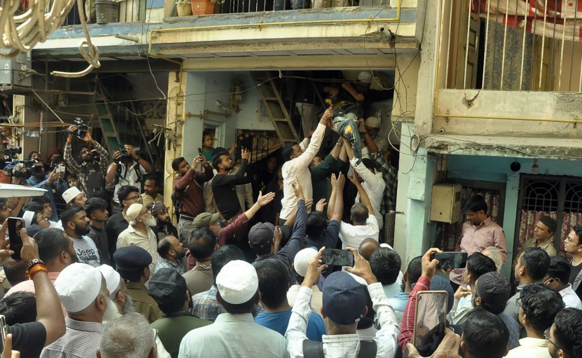 उमराह से लौटे परिवार के 3 लोगों के नींद में हो गई थी मौत, फोरेंसिक जांच में खुलासा- गीजर की गैस बनी जानलेवा