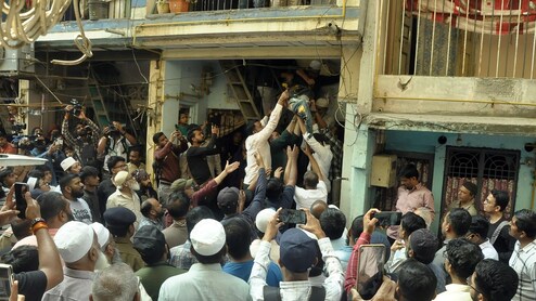 उमराह से लौटे परिवार के 3 लोगों के नींद में हो गई थी मौत, फोरेंसिक जांच में खुलासा- गीजर की गैस बनी जानलेवा