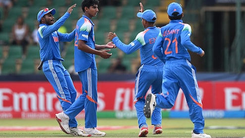 India vs England:  भारत छठी बार बना चैंपियन, फाइनल में इंग्लैंड को 100 रनों से हराया