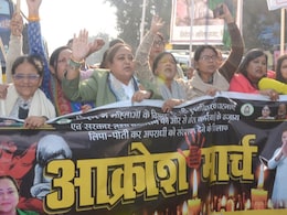 पटना में NEET छात्रा की मौत को लेकर दिल्ली में प्रदर्शन, मां बोली- 'सिर्फ एक बेटी की मम्मी नहीं रो रही...'