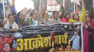 पटना में NEET छात्रा की मौत को लेकर दिल्ली में प्रदर्शन, मां बोली- 'सिर्फ एक बेटी की मम्मी नहीं रो रही...'