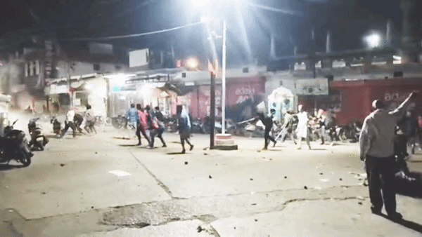 जबलपुर में बवाल, लाउडस्पीकर को लेकर चले लाठी डंडे और पत्थर, दुर्गा मंदिर के सामने है मदीना मस्जिद