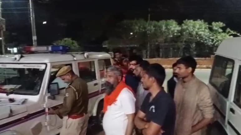 तस्करी के लिए गायों को इंजेक्शन लगा रहे थे बदमाश, गौ-रक्षक पहुंचे तो 2 भागे; 1 पुलिस की गिरफ्त में