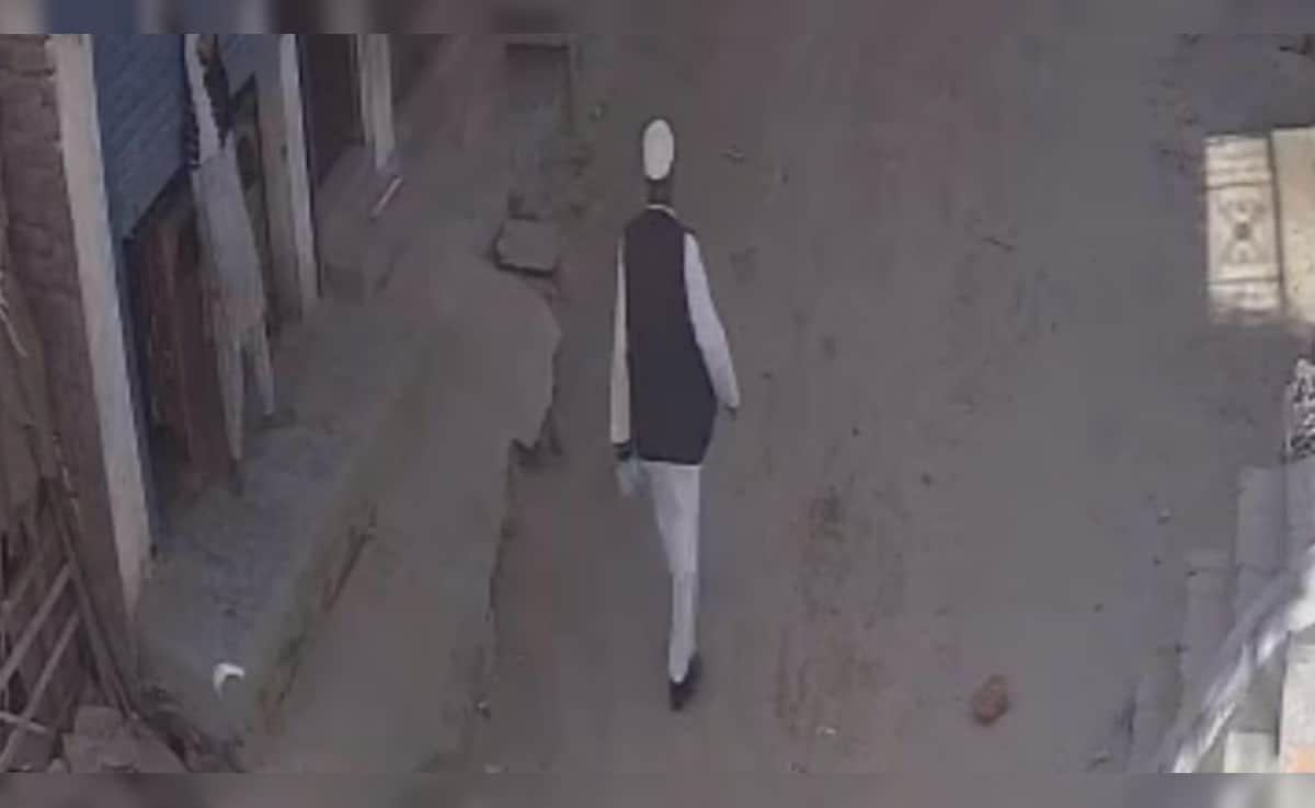 'Godman' Seen Carrying Poison Laddoos Fed To 3 Found Dead In Car In Delhi