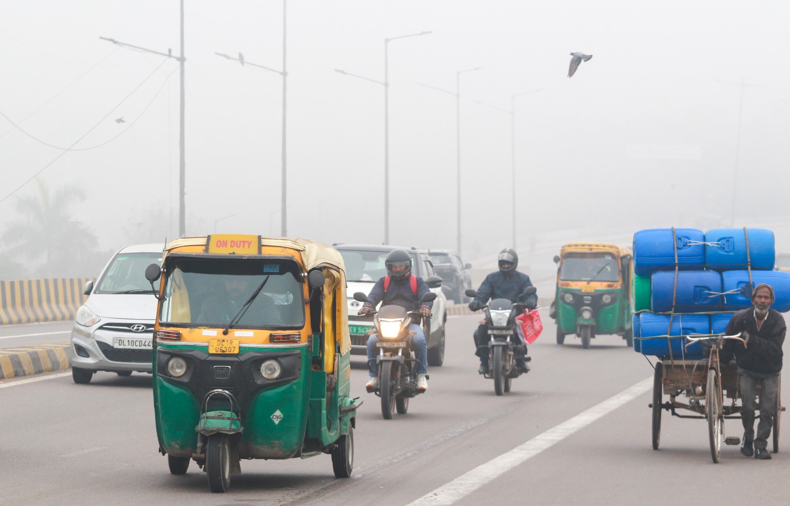 खुला आसमान, खिली धूप, दिल्ली NCR से हो गई सर्दी की विदाई या मौसम अभी फिर लेगा अंगड़ाई, जानें वेदर अपडेट