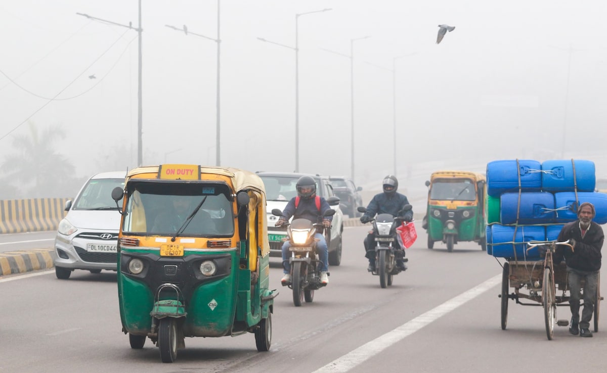 खुला आसमान, खिली धूप, दिल्ली NCR से हो गई सर्दी की विदाई या मौसम अभी फिर लेगा अंगड़ाई, जानें वेदर अपडेट