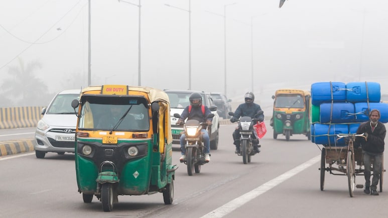 खुला आसमान, खिली धूप, दिल्ली NCR से हो गई सर्दी की विदाई या मौसम अभी फिर लेगा अंगड़ाई, जानें वेदर अपडेट