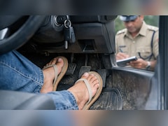 क्या चप्पल पहनकर गाड़ी चलाने पर कटेगा आपका चालान? जान लीजिए क्या कहते हैं नियम!