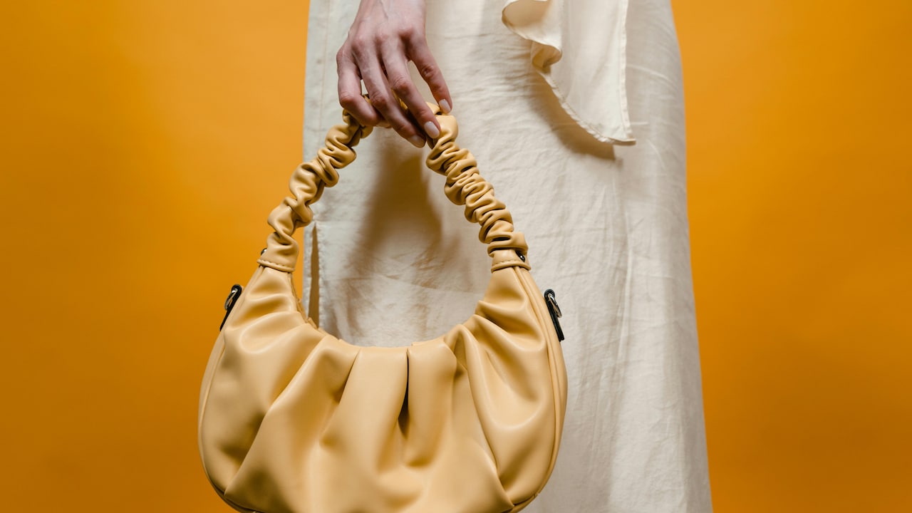 How To Choose A Sling Bag With Support That Doesnt Hurt Your Shoulder How To Choose A Sling Bag With Support That Doesnt Hurt Your Shoulder