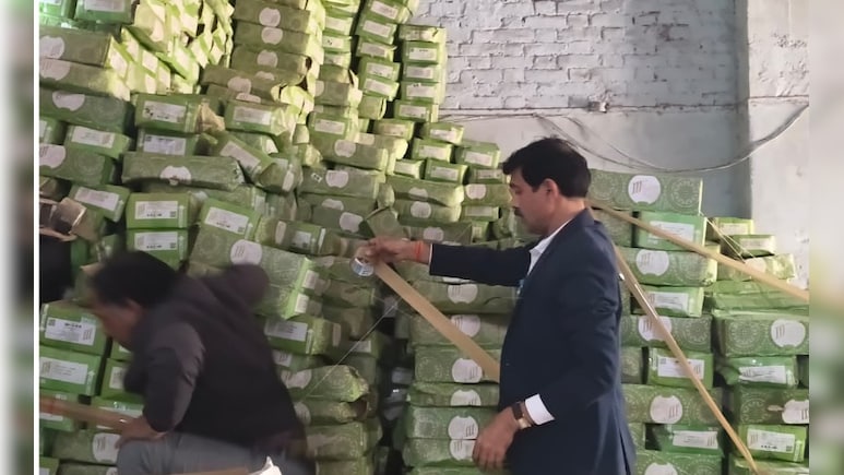 होली‑रमजान पर जहर बेचने की तैयारी! 50 लाख का सड़ा खजूर बरामद, 9 सैंपल लैब भेजे गए