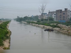 धड़ से सिर अलग, हाथ-पैर भी गायब... दिल्ली के रोहिणी इलाके में युवक का शव मिलने से सनसनी