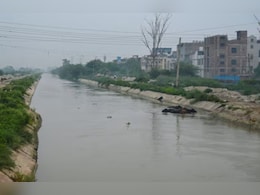 धड़ से सिर अलग, हाथ-पैर भी गायब... दिल्ली के रोहिणी इलाके में युवक का शव मिलने से सनसनी