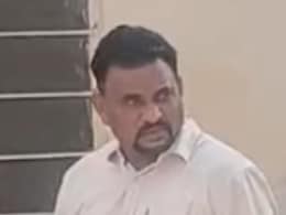 'साहब' को भारी पड़ा पत्नी संग फरारी का टशन! अस्पताल के बाहर रिवॉल्वर तानी, फिर एक 'Facebook Post' ने करा दी जेल की सैर