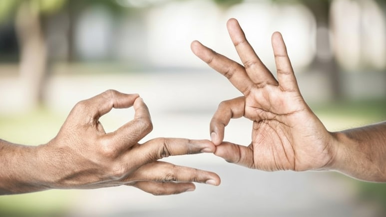 तनाव, चिंता और हाई ब्लड प्रेशर छू भी नहीं पाएगा, बस 10 मिनट करें ये आसान मुद्रा