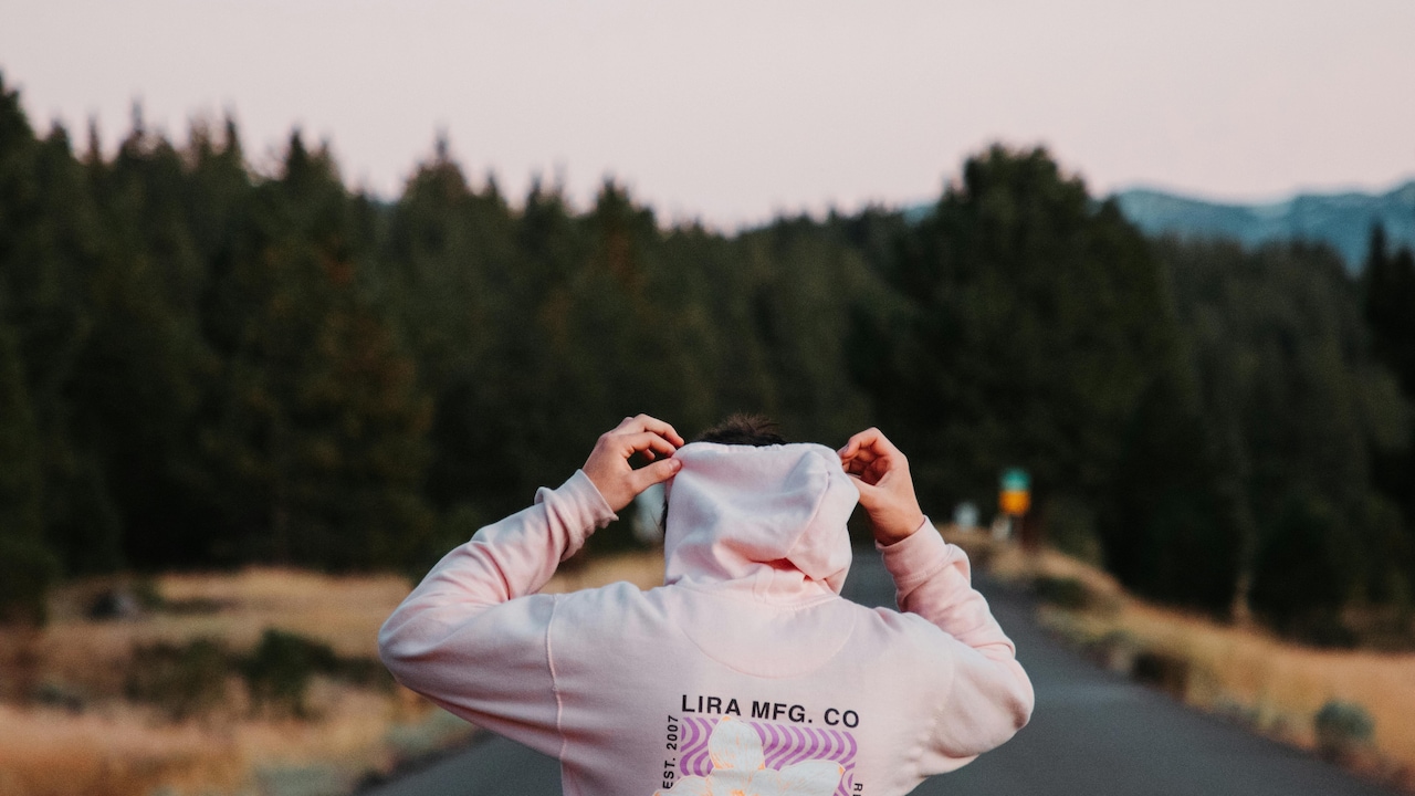 How To Stop Hoodies From Sagging: 5 Long-Lasting Styles That Stay Structured How To Stop Hoodies From Sagging: 5 Long-Lasting Styles That Stay Structured