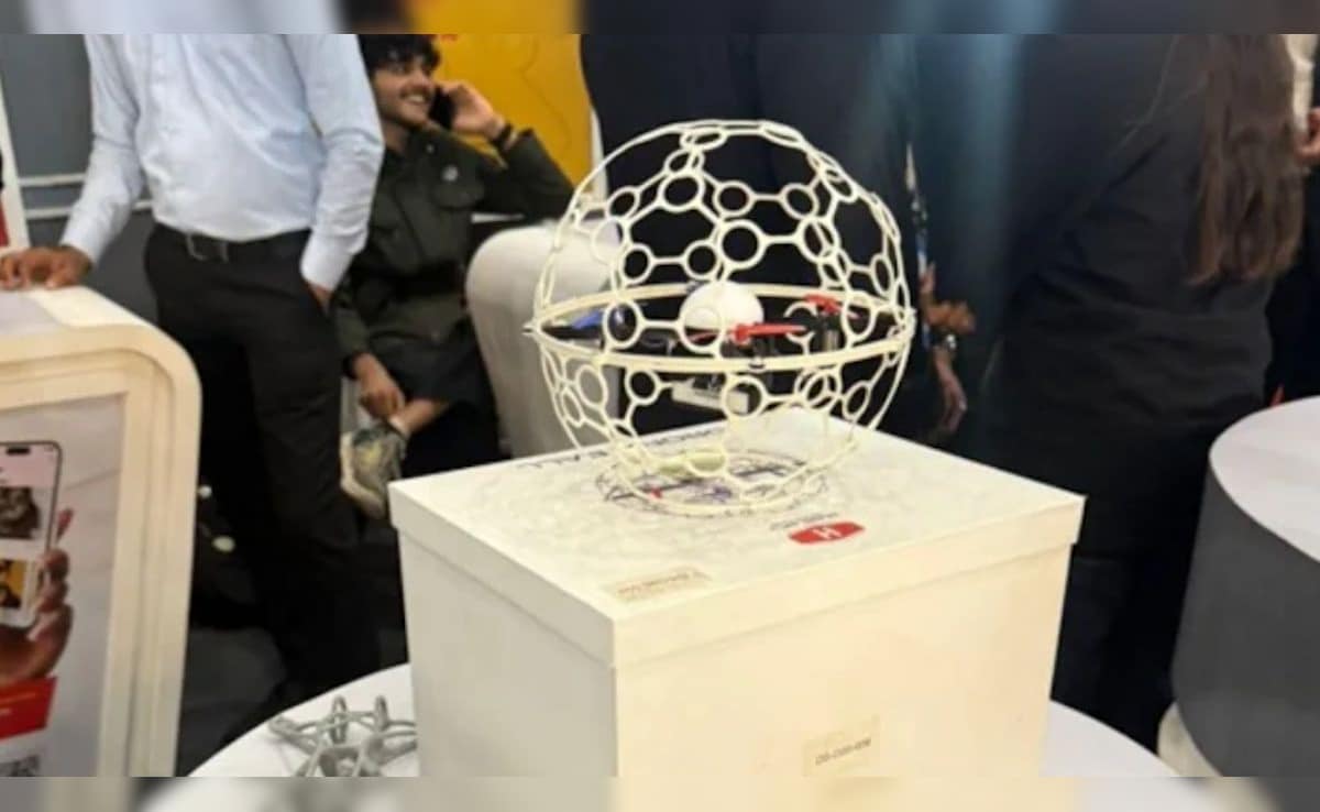 पहले चाइनीज डॉग... अब कोरिया का सॉकर ड्रोन, विवाद में गलगोटिया यूनिवर्सिटी, जानिए 'ड्रोन सॉकर' क्या है और कैसे करता है काम?