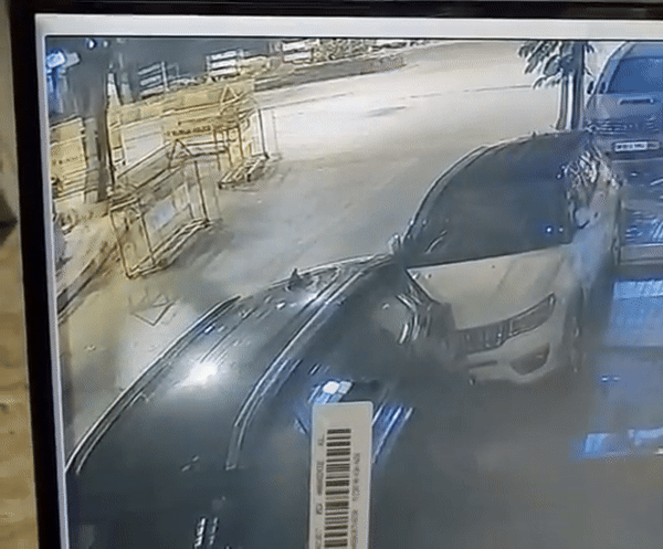 Exclusive: डायरेक्टर रोहित शेट्टी के घर हुई फायरिंग का CCTV फुटेज आया सामने