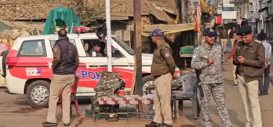 घटनास्थल पर हालात अब सामान्य, पुलिस बल है अभी तैनात