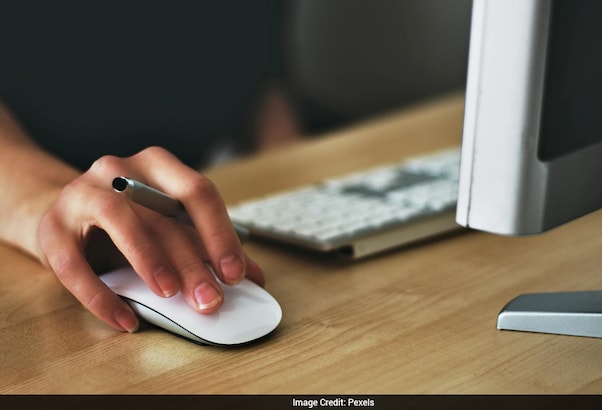 विदेश में नौकरियों का हर अपडेट देती है सरकार, ज्यादातर लोग नहीं जानते हैं ये बात