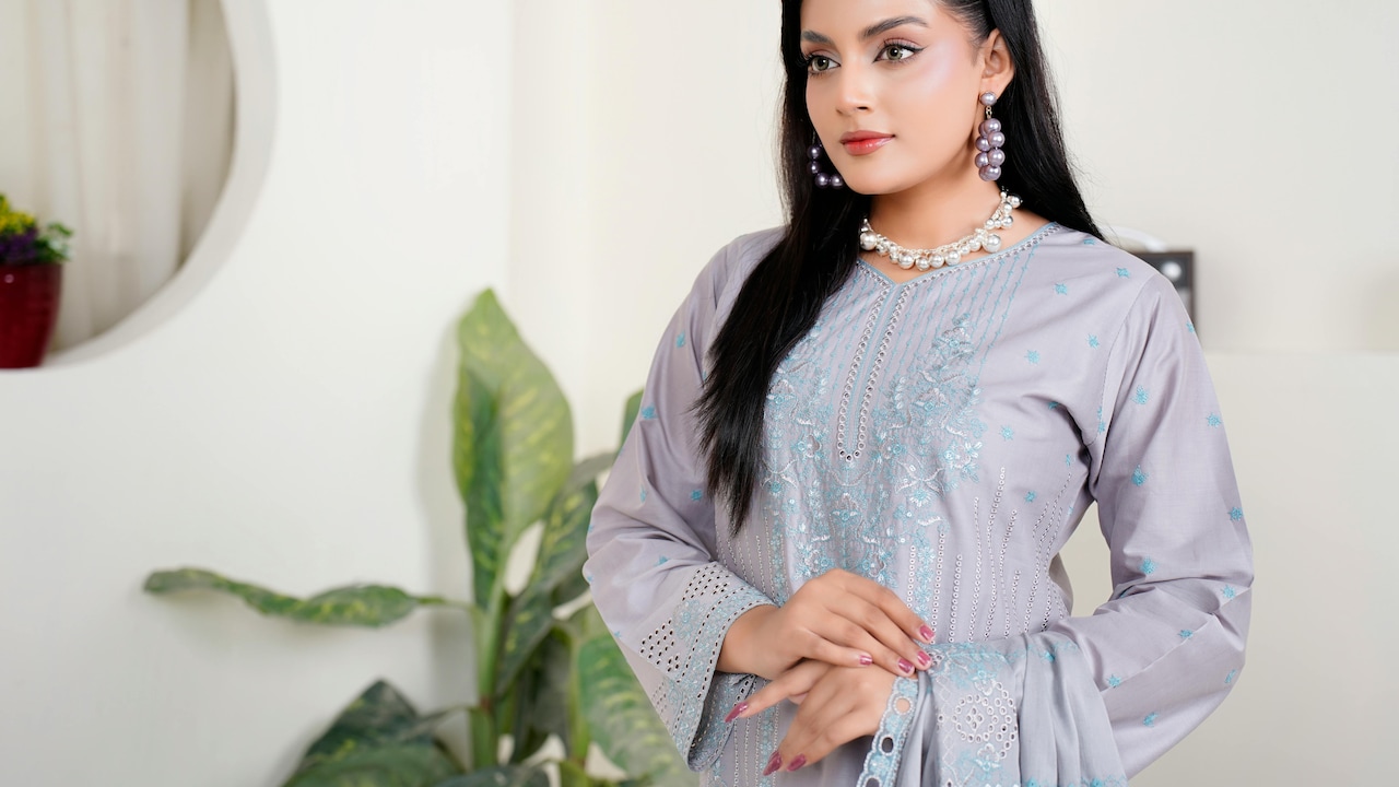 7 Colourblocked Kurtas For Women That Create A Slimming Vertical Look