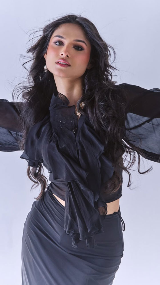 Kashish Kapoor Slays the Dark‑Chic Aesthetic