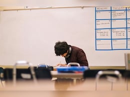 UP Board Exam 2026: यूपी बोर्ड छात्रों के लिए बड़ी खुशखबरी, प्रैक्टिकल परीक्षा की तारीख बढ़ी, नोट कर लें नई डेट