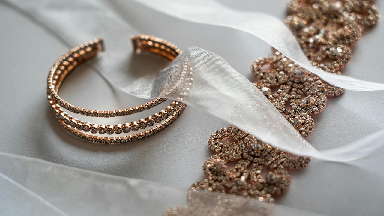 Jewellery Capsule Styling Tips: Build Versatile Pieces That Mix, Match, And Elevate All Outfits Jewellery Capsule Styling Tips: Build Versatile Pieces That Mix, Match, And Elevate All Outfits