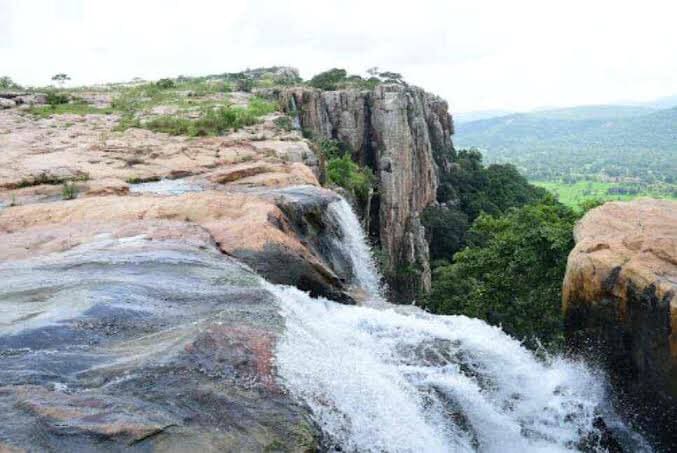 Shishupal Parvat: शिशुपाल पर्वत के झरने Shishupal Parvat: शिशुपाल पर्वत के झरने