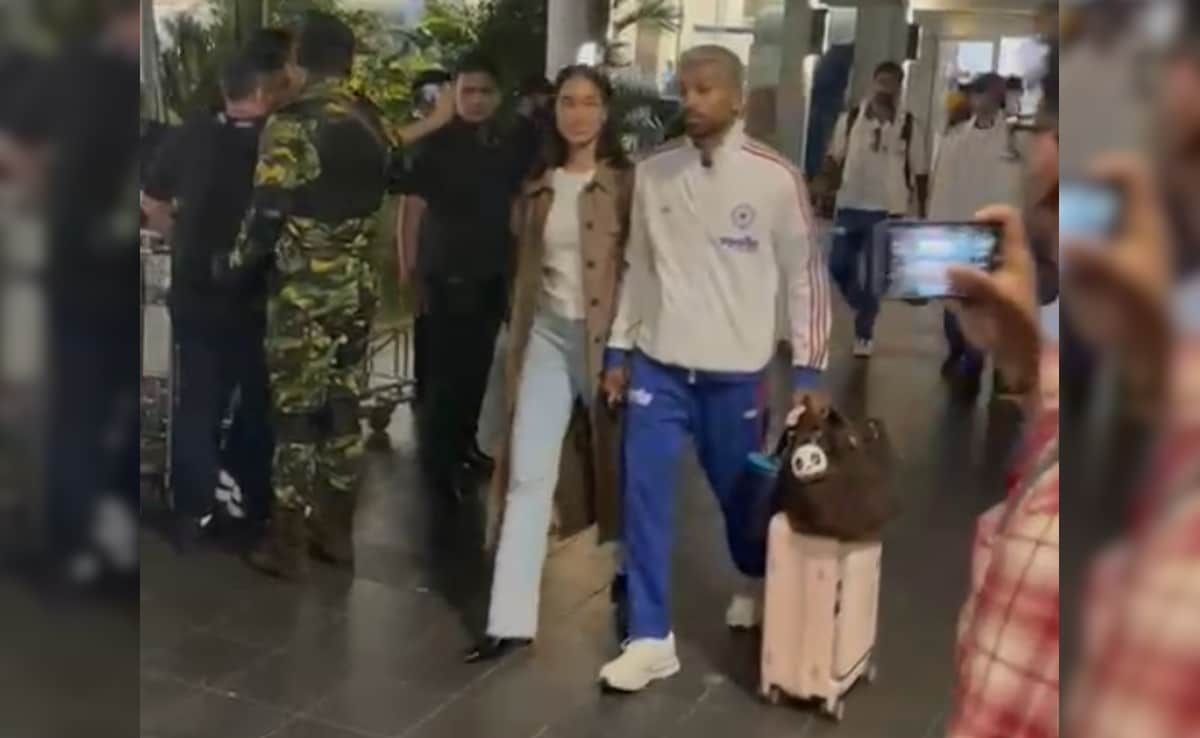 VIDEO: कोलंबो पहुंची भारतीय टीम, श्रीलंका में हुआ भव्य स्वागत, पाकिस्तान के होटल तक पहुंचा जश्न का शोर