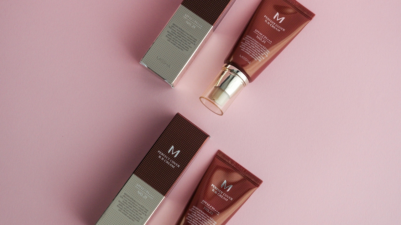 Here Are Top Dewy Finish Foundations Under ₹1400 That Deliver a Radiant, Hydrated, and Natural Glow.