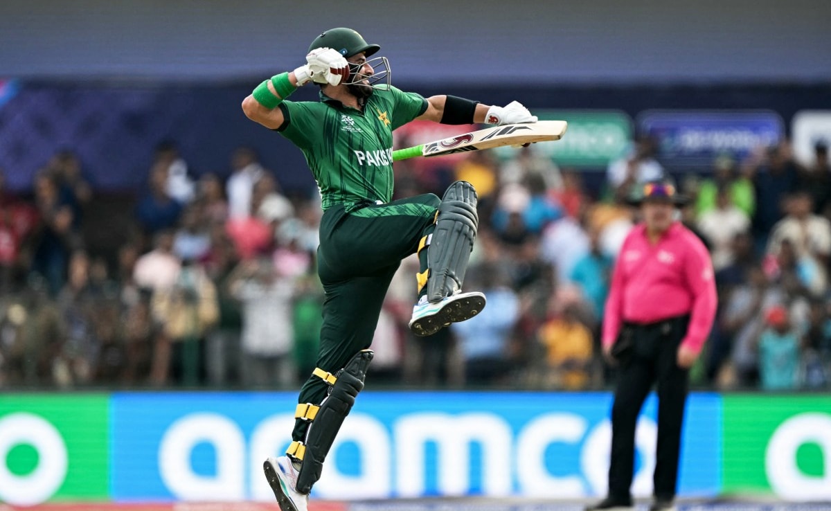 Virat Kohlis T20 World Cup Record In Trouble? Pakistan Star Sahibzada Farhan Says "Dont Look At Stats"