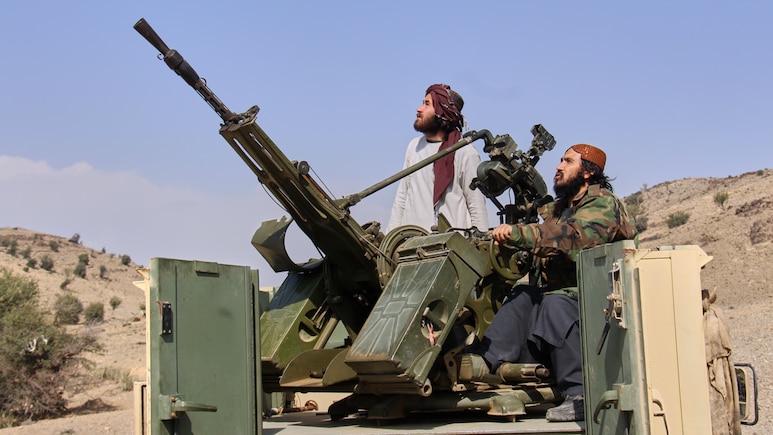 PAK के समर्थन में उतरे ट्रंप, अफगान सेना चीफ की चेतावनी- उंगली का जवाब मुक्के से देंगे, पढ़ें- जंग के 10 बड़े अपडेट्स